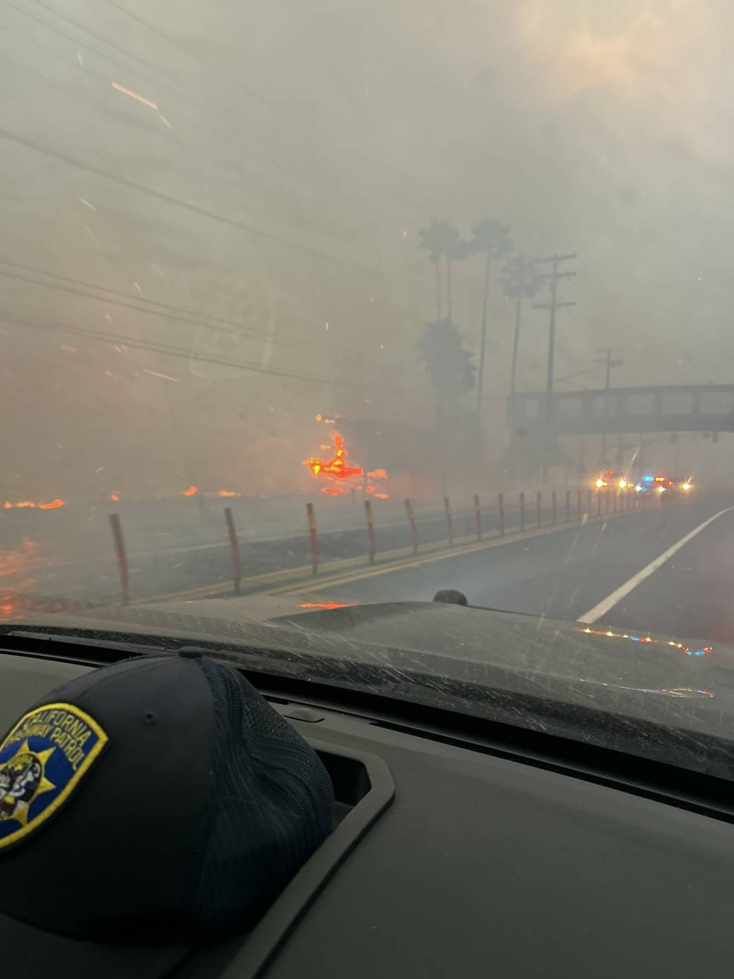 ABD cehennemi yaşıyor! Yangın felaketinde 5 ölü, 100 bin kişiye tahliye emri - Resim: 58